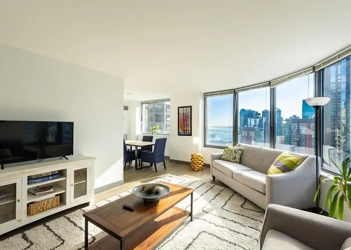 Ultimate 3br Luxury Near Navy Pier With Gym & Pool By Envitae Apartment